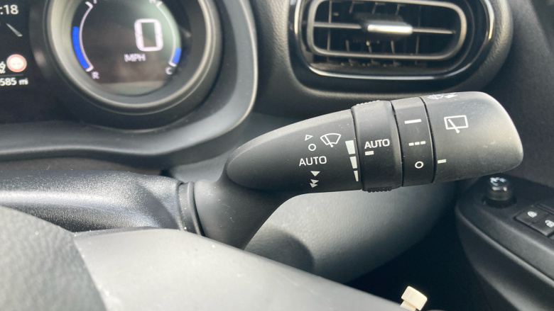 Toyota Yaris 1.5 Hybrid Design 5dr CVT Hybrid Hatchback